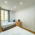 Urban Flat 17 - Pretty 3 Bedroom Flat In *