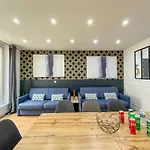 Urban Flat 17 - Pretty 3 Bedroom Flat In