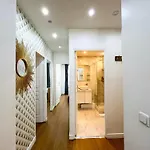 Urban Flat 17 - Pretty 3 Bedroom Flat In