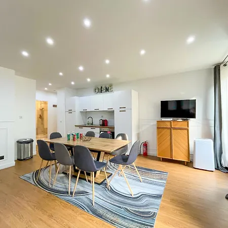 Urban Flat 17 - Pretty 3 Bedroom Flat In *