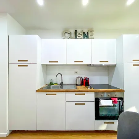 Апартаменты Urban Flat 17 - Pretty 3 Bedroom Flat In *