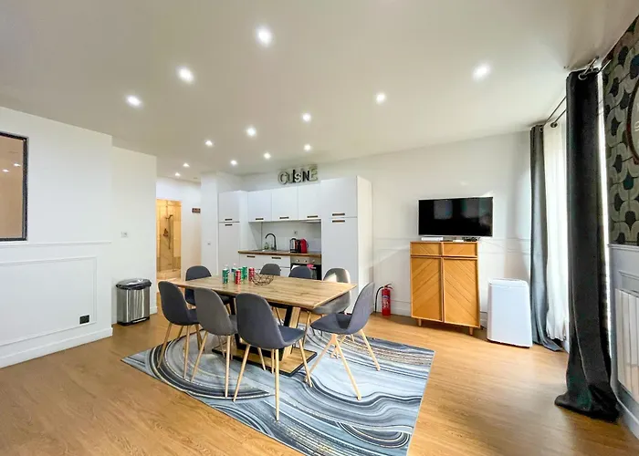 Urban Flat 17 - Pretty 3 Bedroom Flat In *