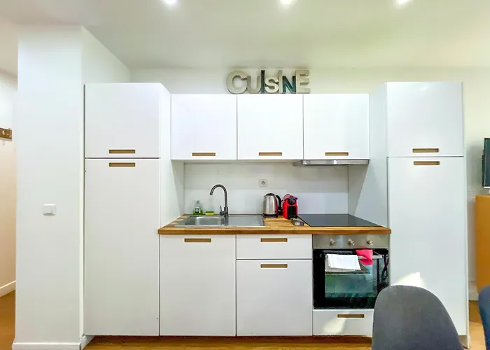 Апартаменты Urban Flat 17 - Pretty 3 Bedroom Flat In *