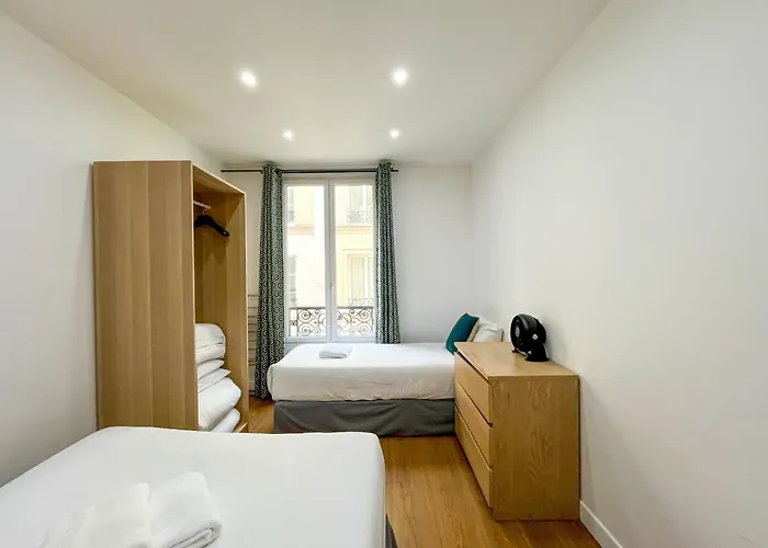 Апартаменты Urban Flat 17 - Pretty 3 Bedroom Flat In